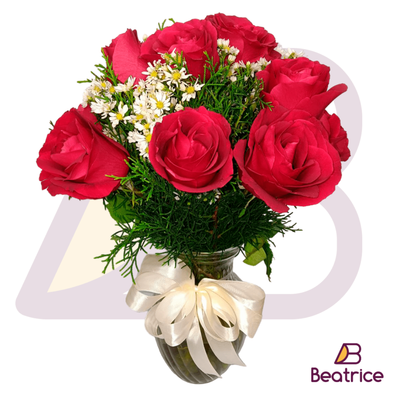 Florero de rosas rojas