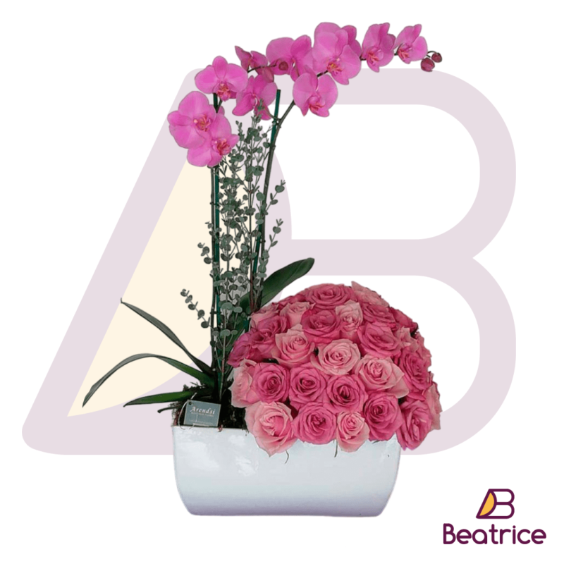 Orquídea con rosas